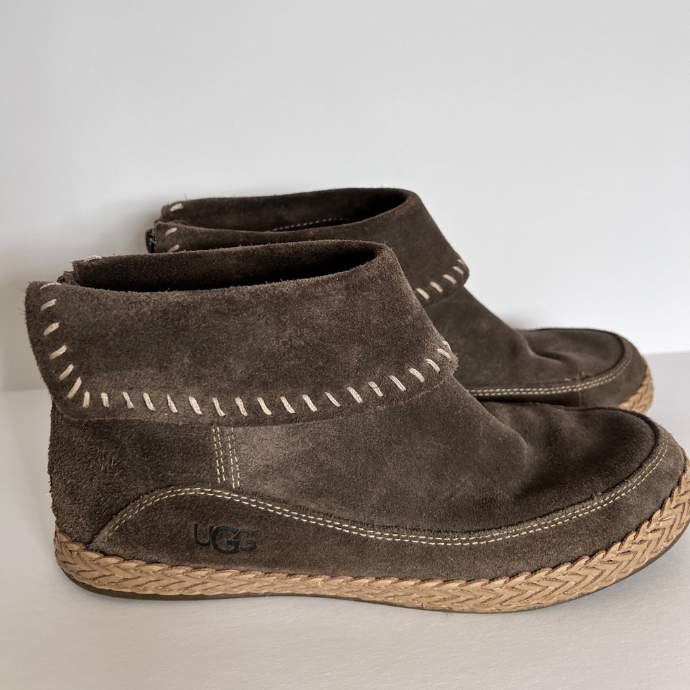 UGG Varney Suede Slip-On Boots Size 8